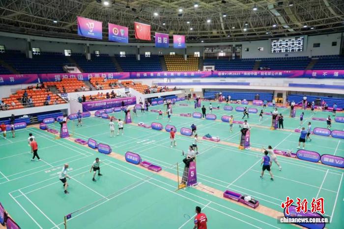2025“挥拍中国”羽毛球公开赛揭幕战湖南益阳开