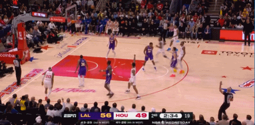 东契奇拼抢篮板逆转战局 火箭半场领先湖人