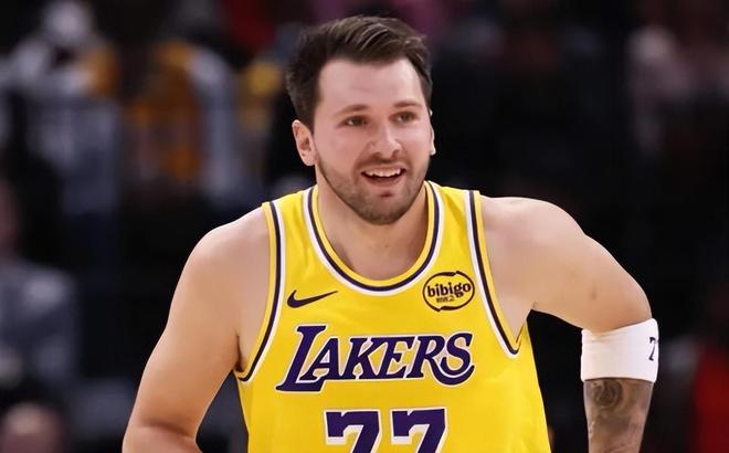 湖人七连胜终结火箭 球队状态全面爆发