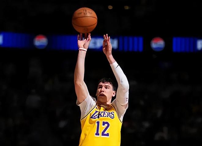 湖人七连胜终结火箭 球队状态全面爆发