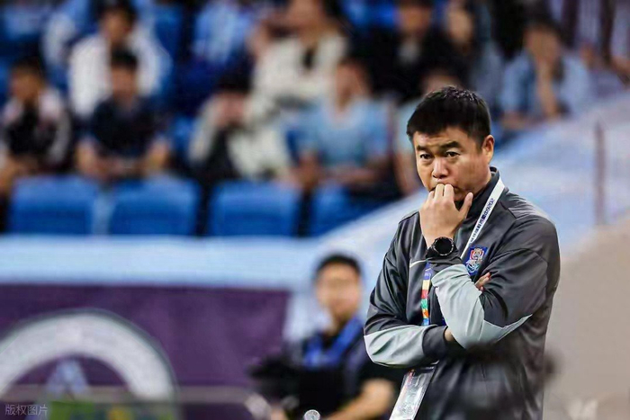 于根伟直播回应球迷质疑展现担当与情商