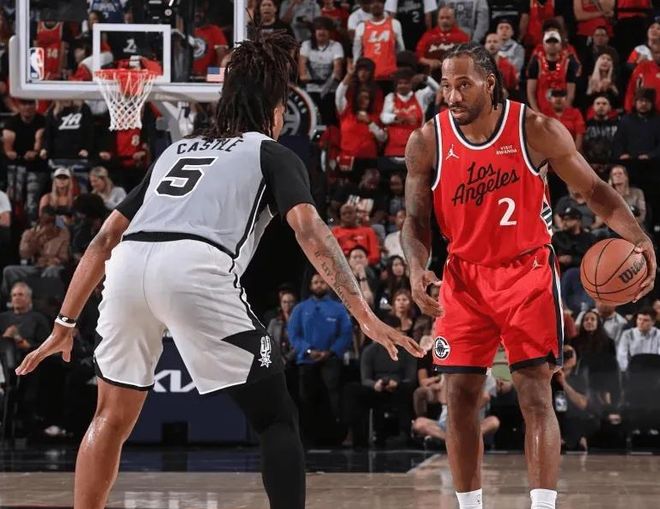 伦纳德孤军奋战难救快船 联盟前五超巨陷季后赛