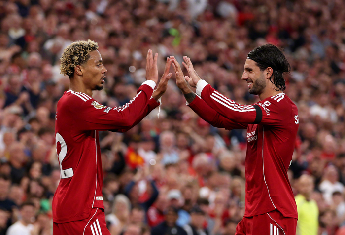 斯洛特争议言论引爆更衣室，利物浦三线崩盘仅