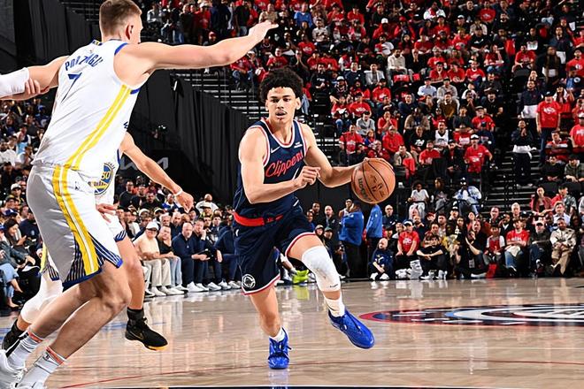 勇士逆转快船晋级季后赛附加赛 23岁新秀桑德斯